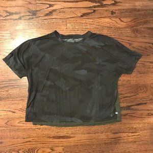 W's The North Face Cropped Activewear Camo Top